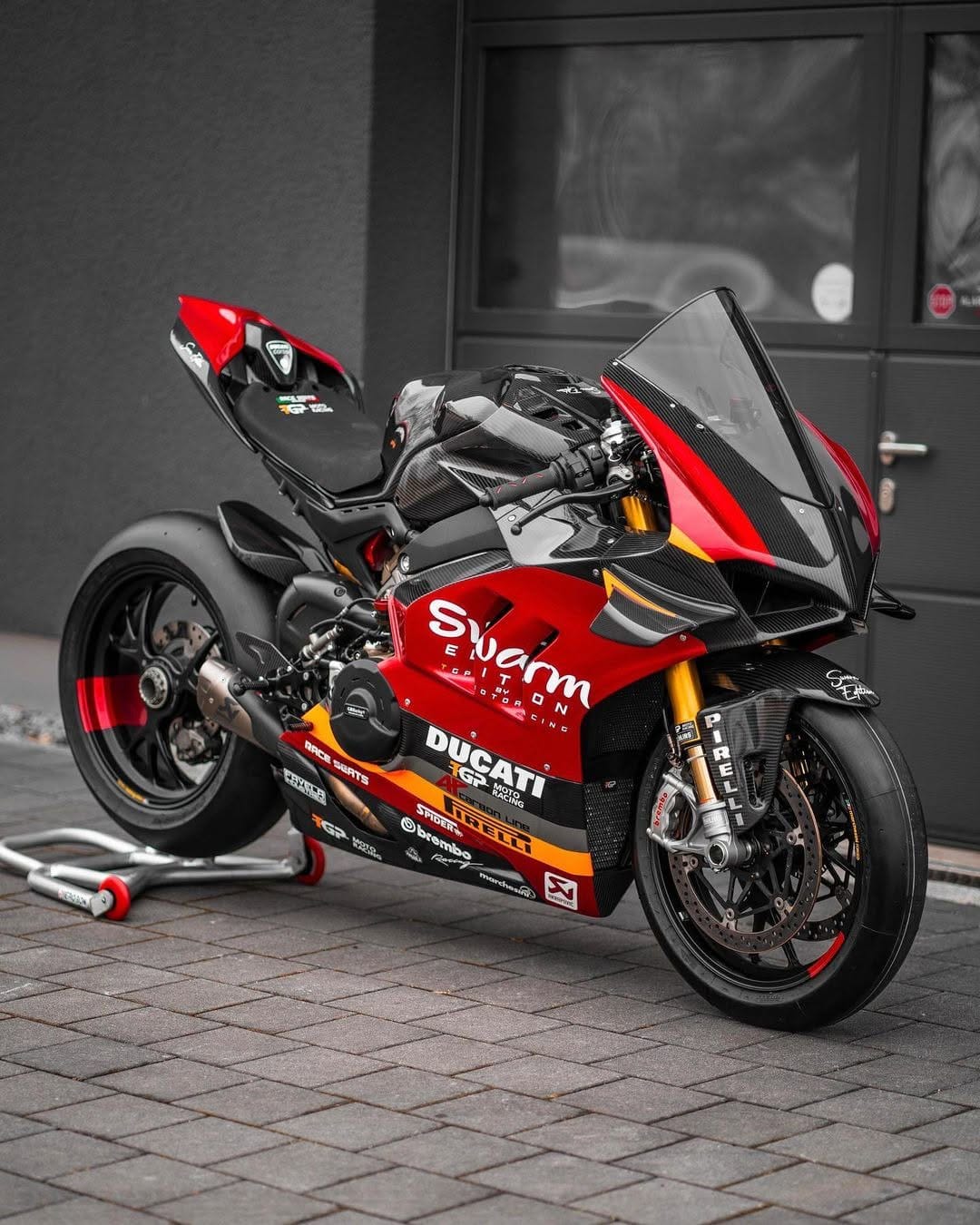 Post 10 by Motorcycle 🇺🇸 Community on Instagram (carousel)