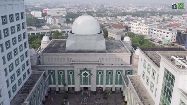 Post 5 by Jakarta Islamic Centre on Instagram (video)