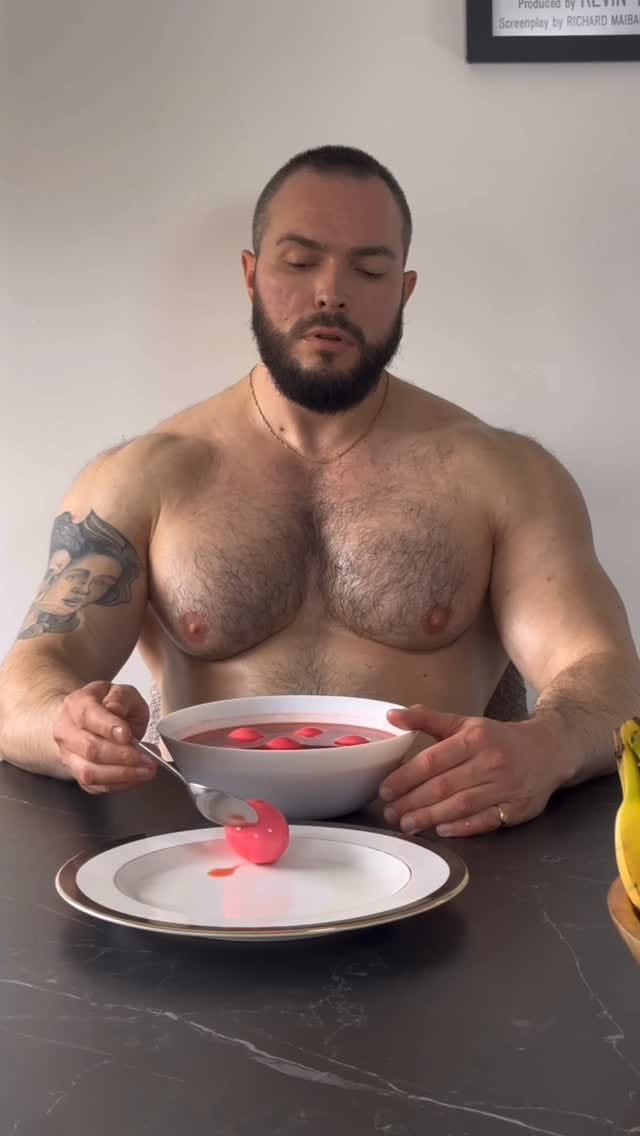 Post 8 by @mister.kiki on Instagram (video)