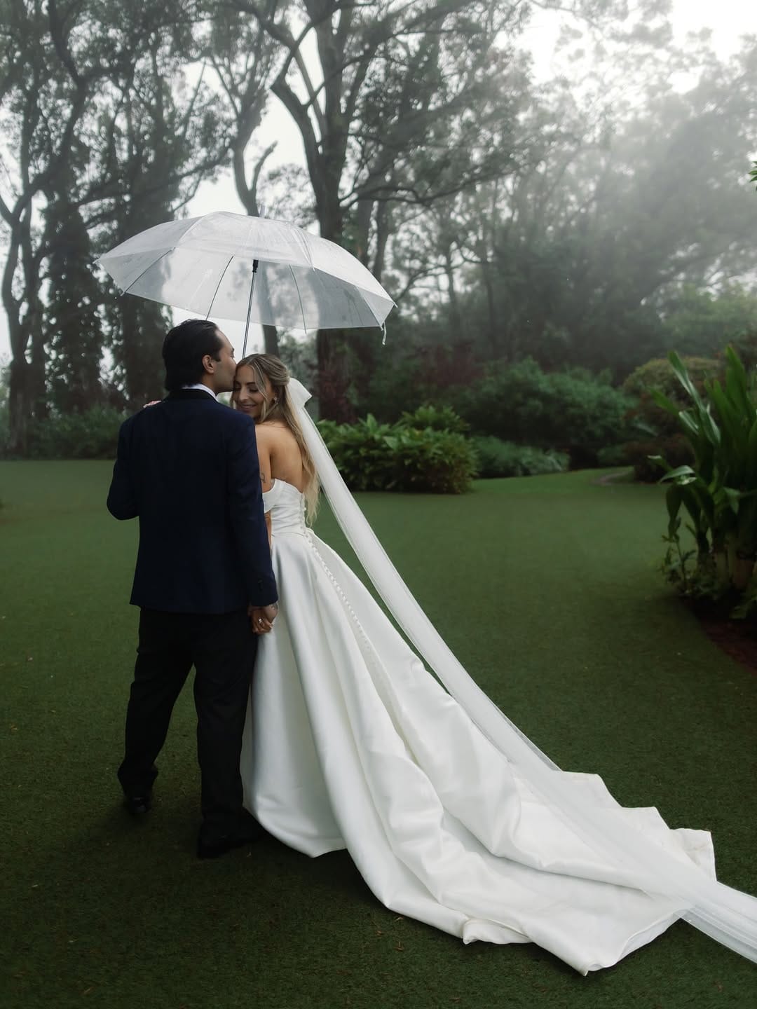 Post 3 by O’ahu Hawai’i Wedding Photographer on Instagram (carousel)