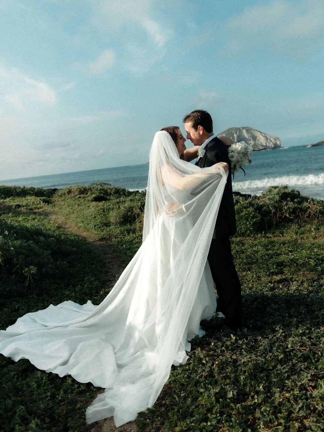 Post 2 by O’ahu Hawai’i Wedding Photographer on Instagram (carousel)