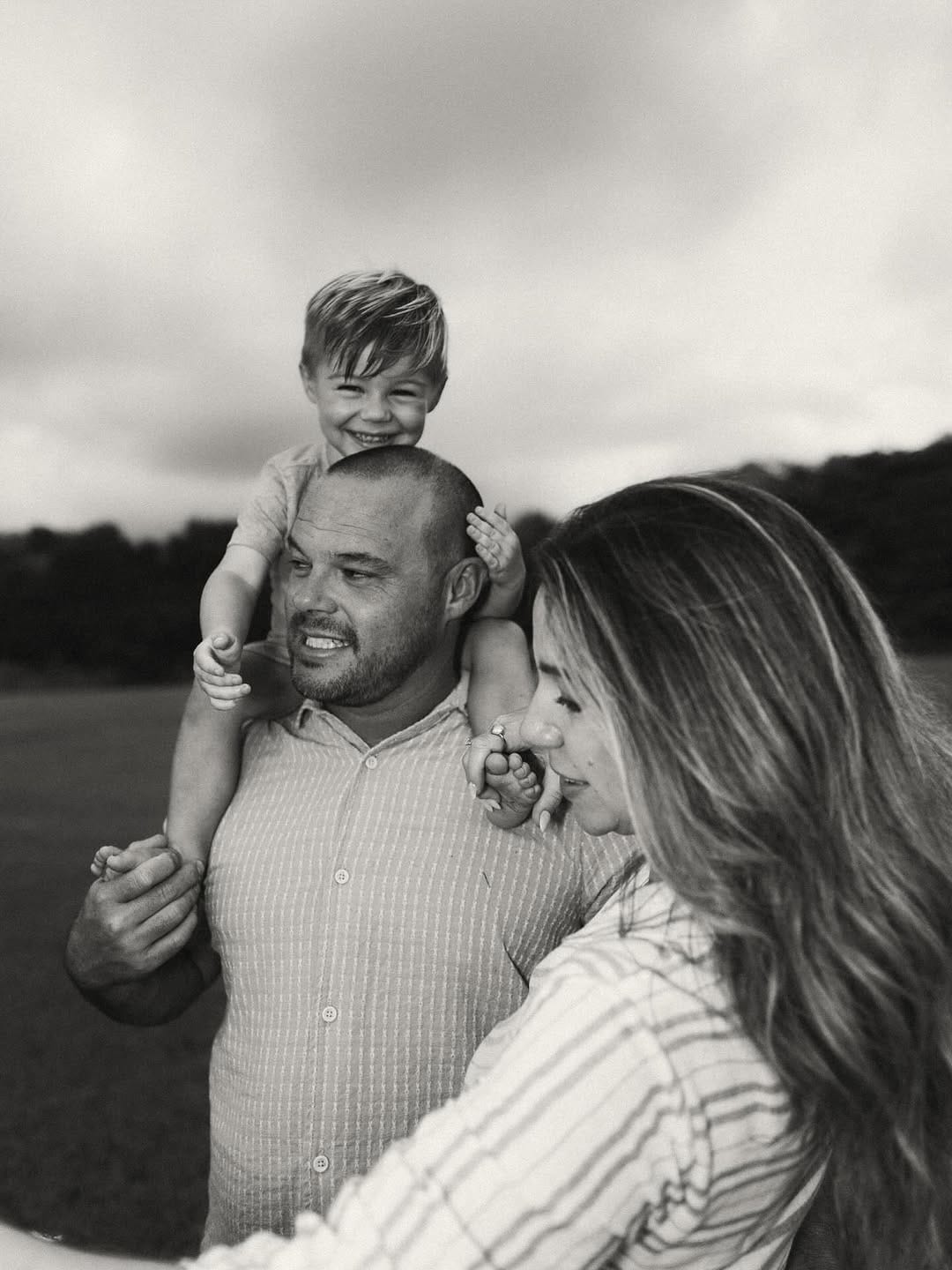 Post 8 by O’ahu Hawai’i Wedding Photographer on Instagram (carousel)