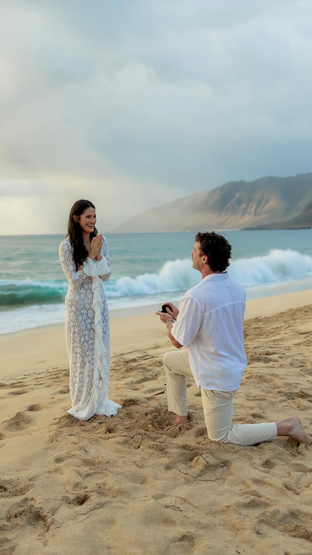 Post 9 by O’ahu Hawai’i Wedding Photographer on Instagram (video)