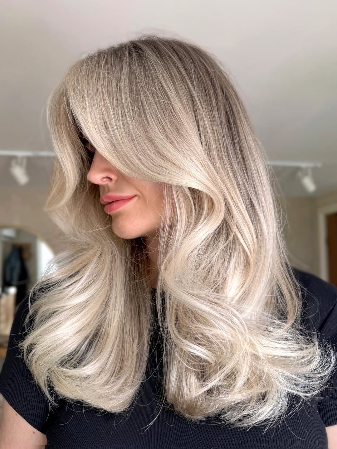Post 4 by Nicola Welsh Educator/blonding specialist on Instagram (image)