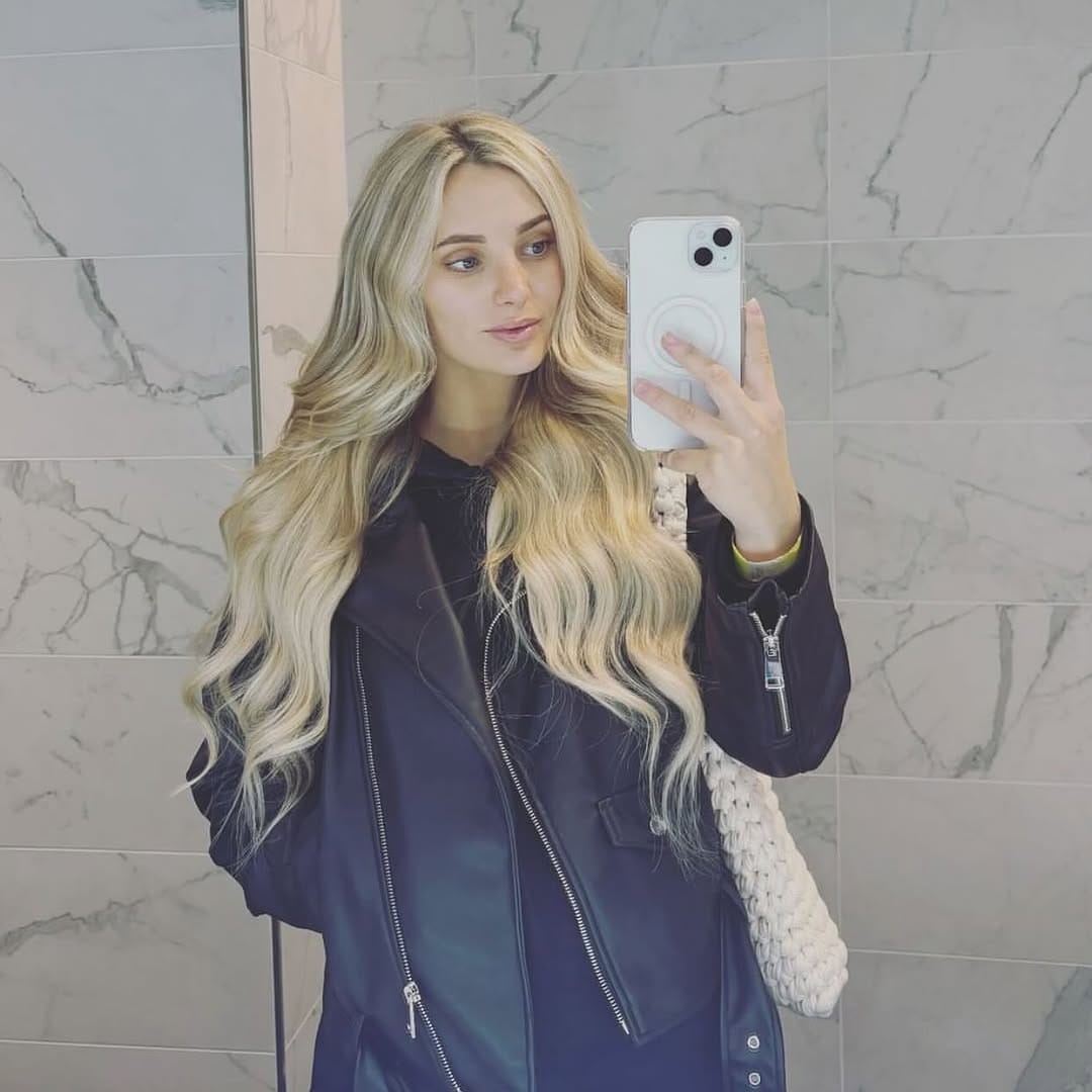 Post 8 by Klara James Bitsy on Instagram (image)