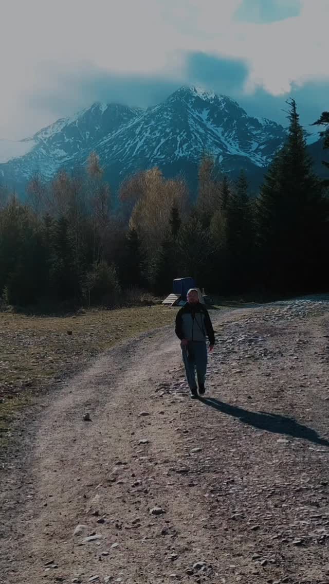 Post 7 by Sebastian Tarlach on Instagram (video)