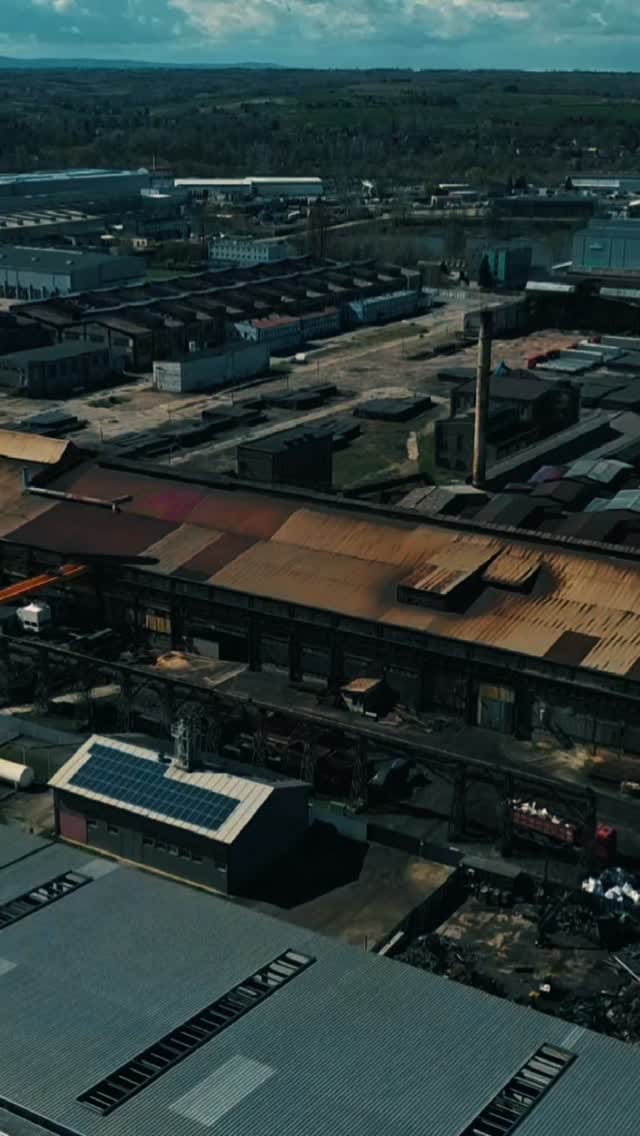 Post 8 by Sebastian Tarlach on Instagram (video)