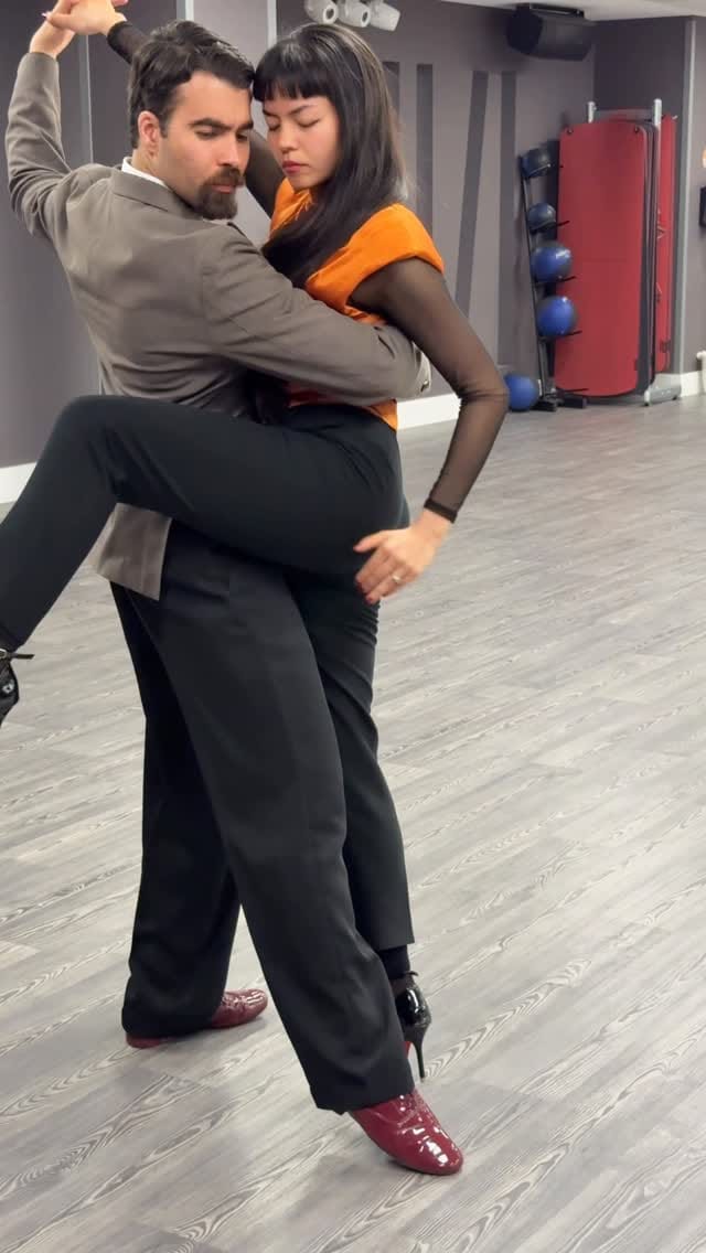 Post 6 by The Argentine Tango School on Instagram (video)