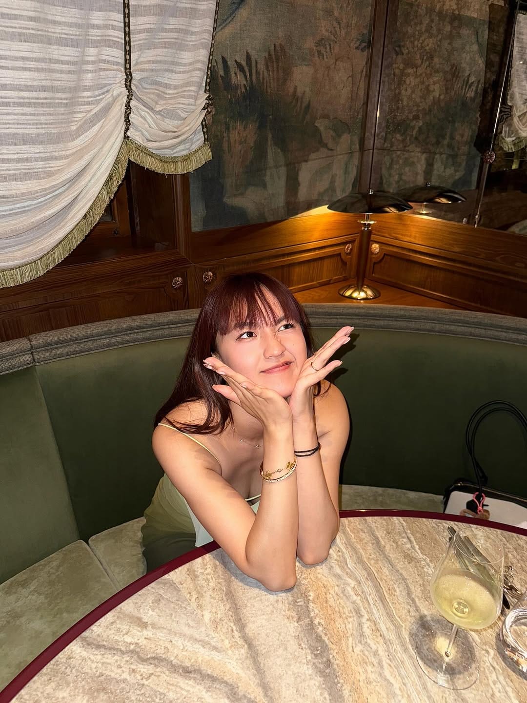 Post 3 by Della 秦 on Instagram (carousel)