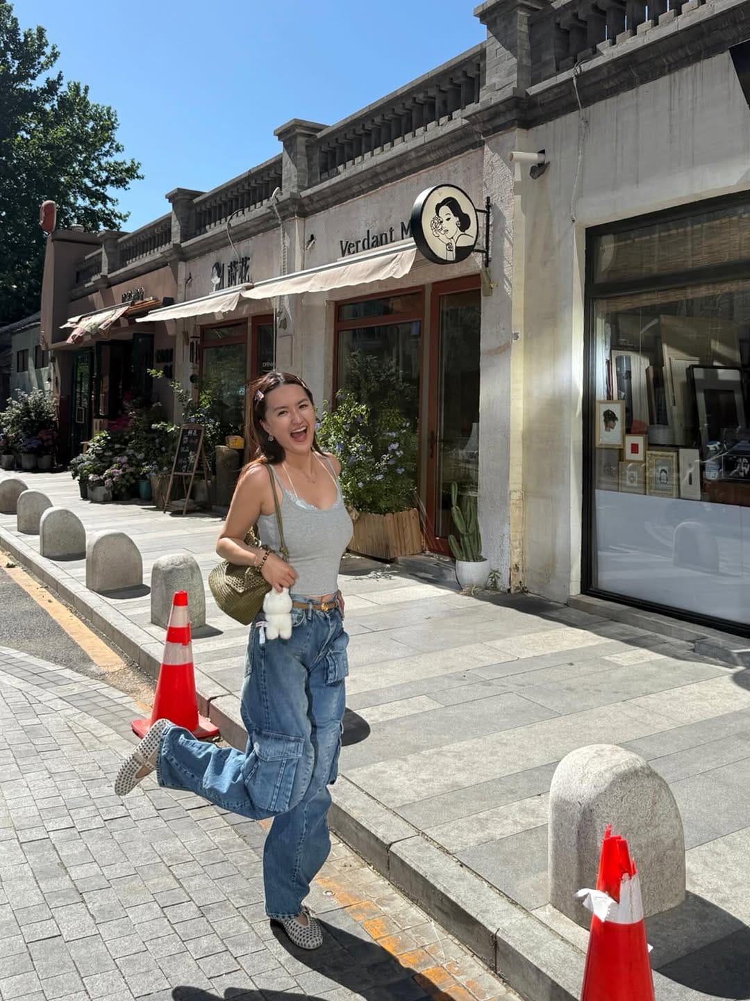 Post 5 by Della 秦 on Instagram (carousel)
