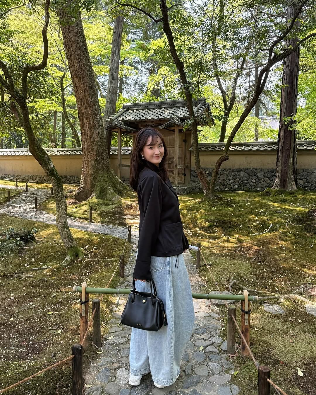 Post 8 by Della 秦 on Instagram (carousel)