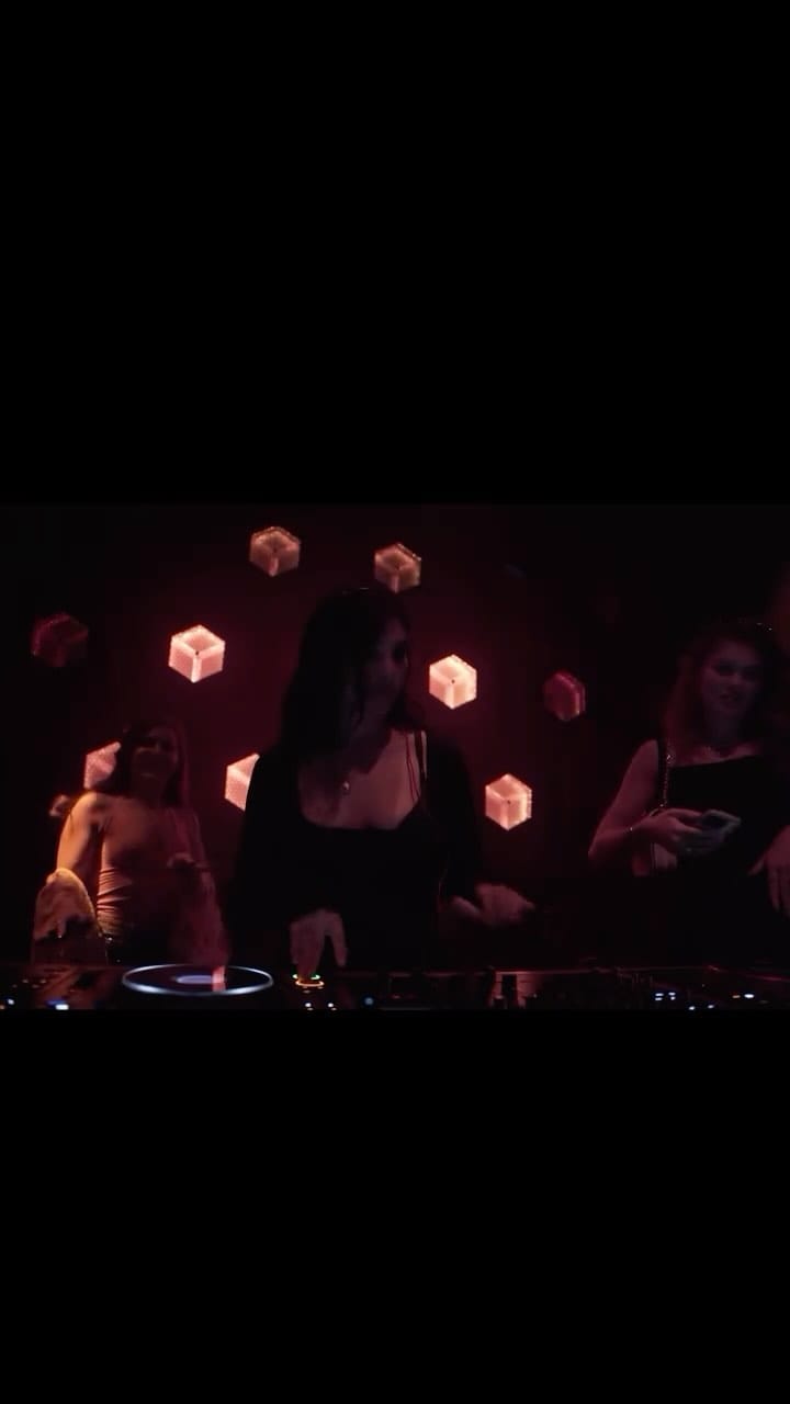 Post 9 by London on Instagram (video)