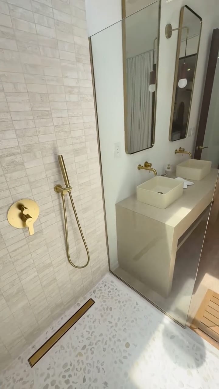 Post 8 by Casa Las Piñas on Instagram (video)