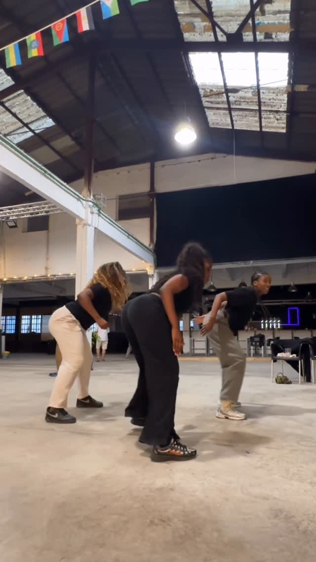 Post 4 by A Ï S H A  K . on Instagram (video)