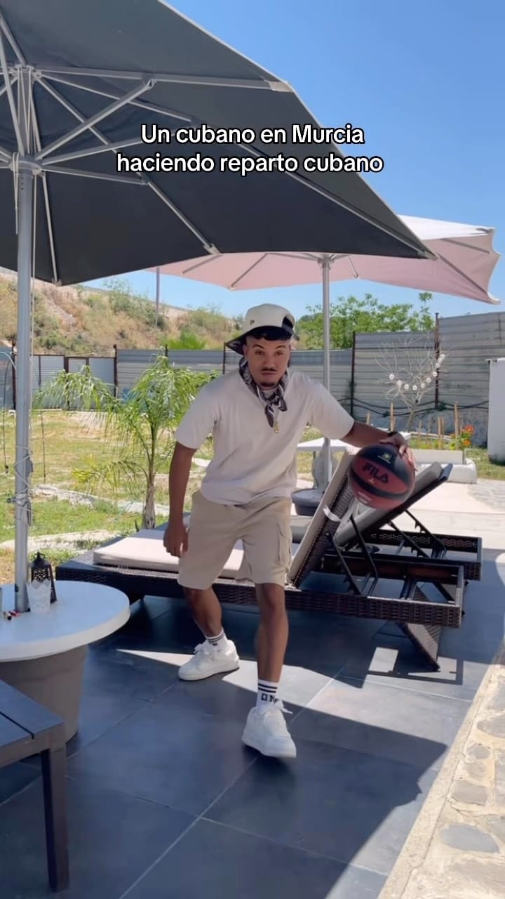 Post 1 by Khris Rozz on Instagram (video)