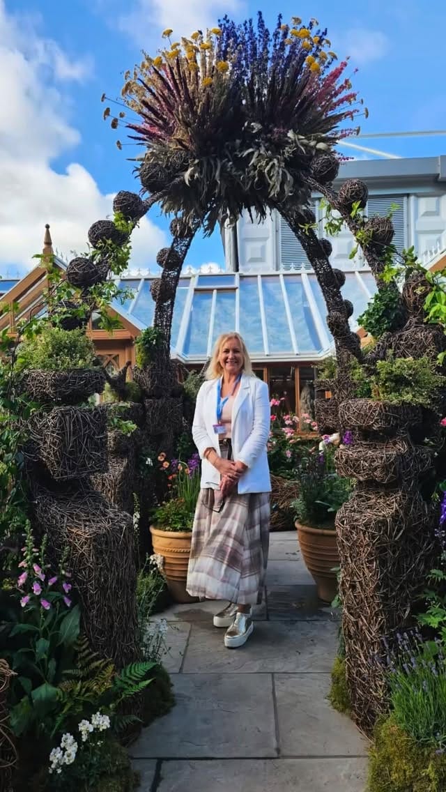 Post 2 by Emma Stothard on Instagram (video)