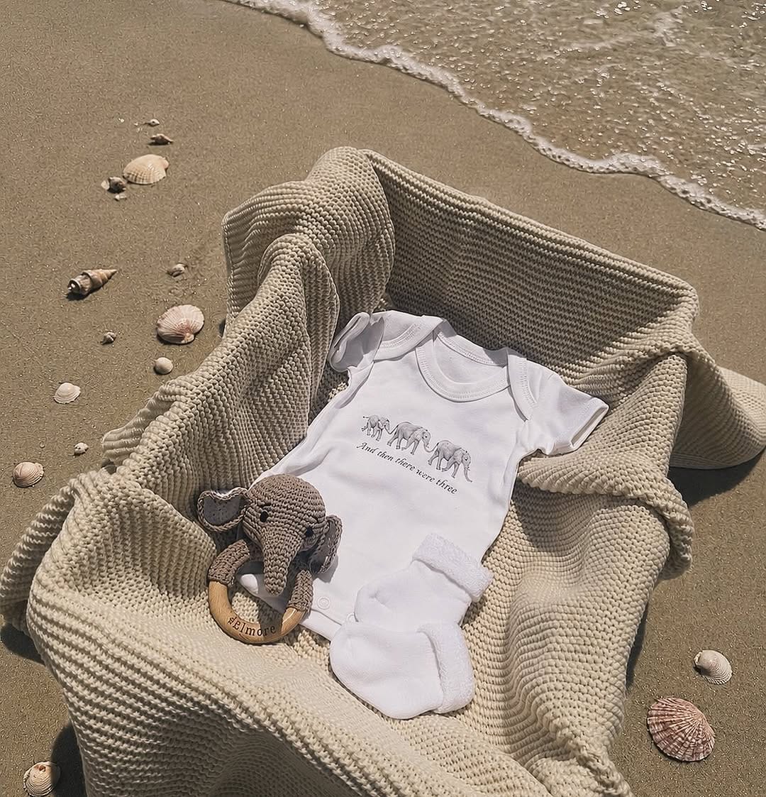 Post 1 by 𝐓𝐨𝐦𝐦𝐲|𝐄𝐥𝐦𝐳 on Instagram (image)