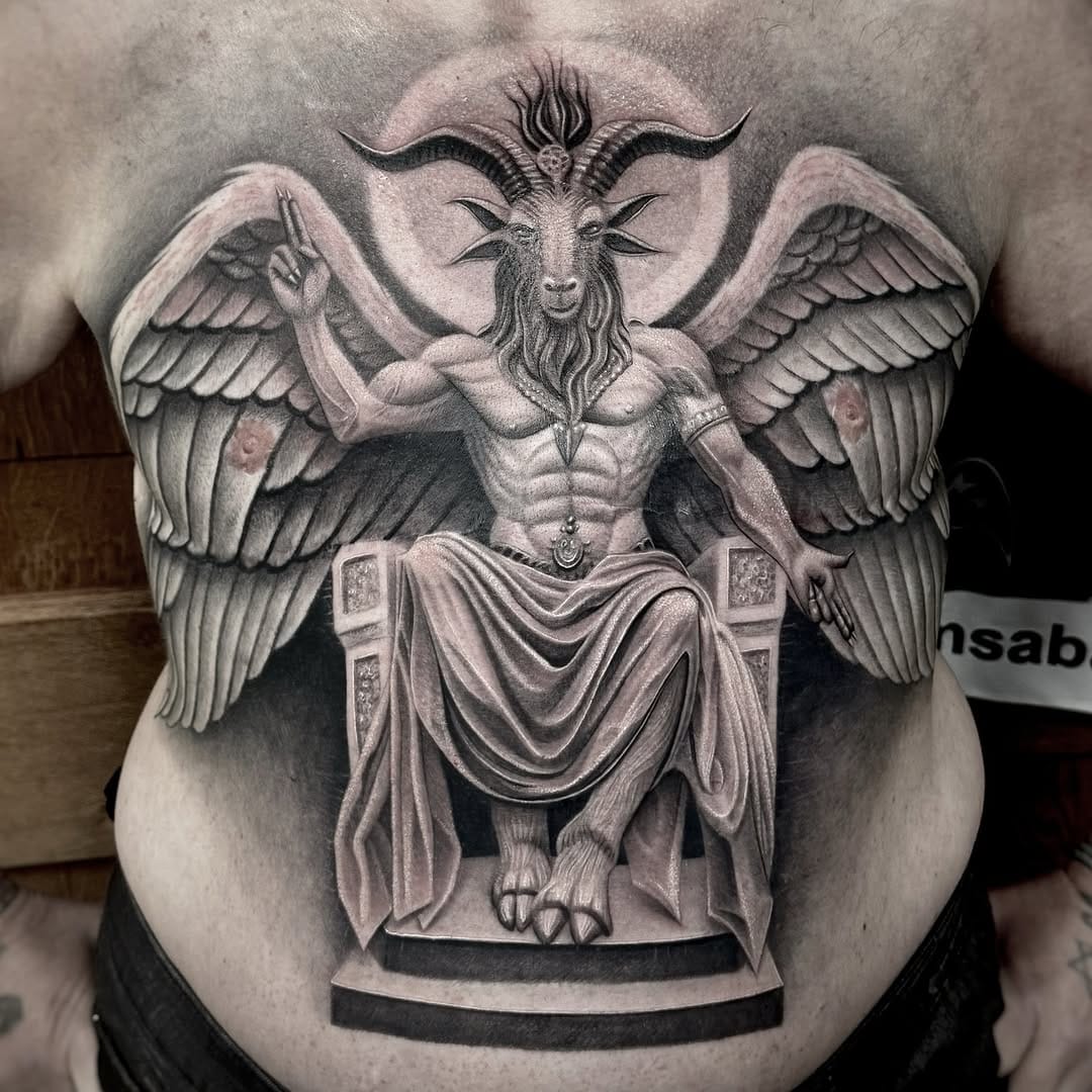 Post 7 by León on Instagram (image)