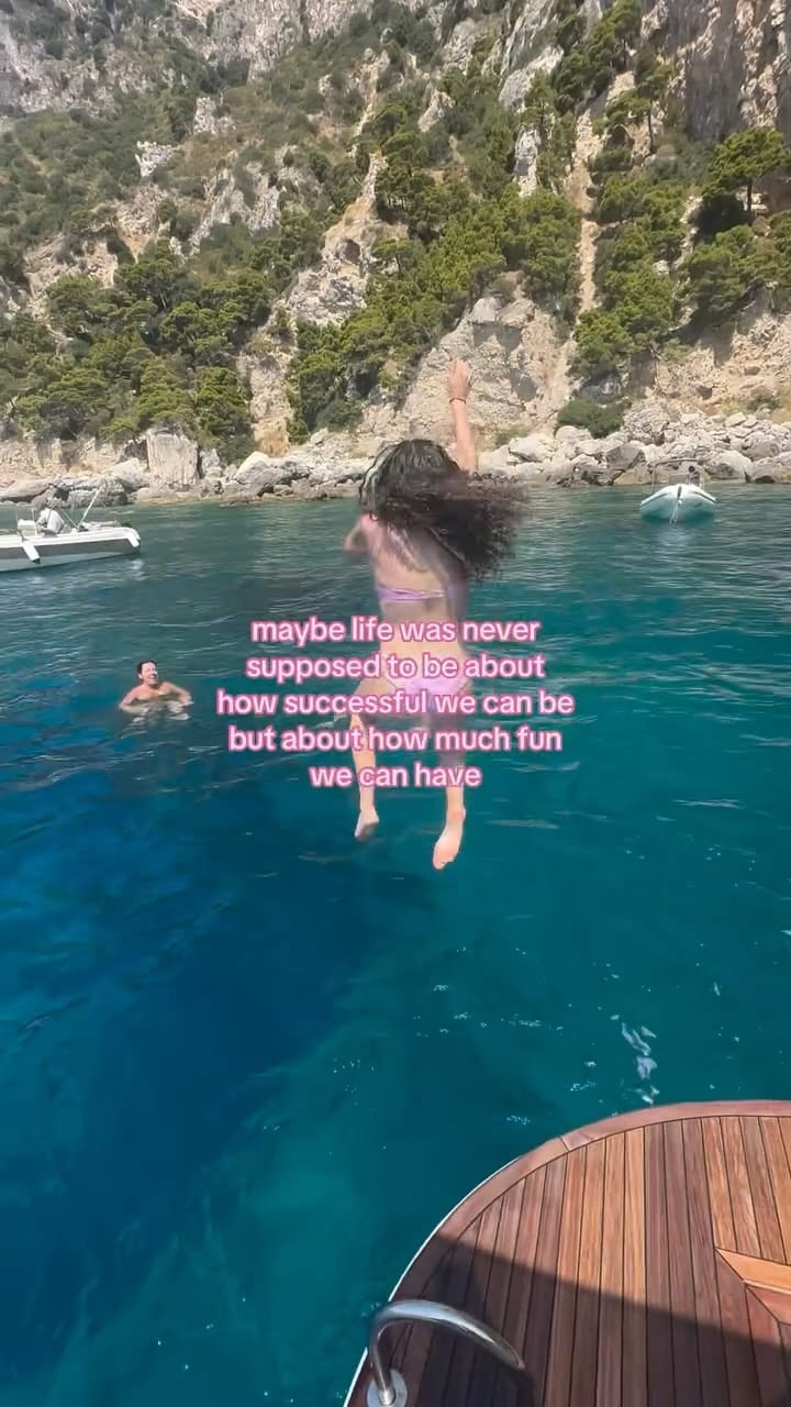 Post 6 by Savannah on Instagram (video)