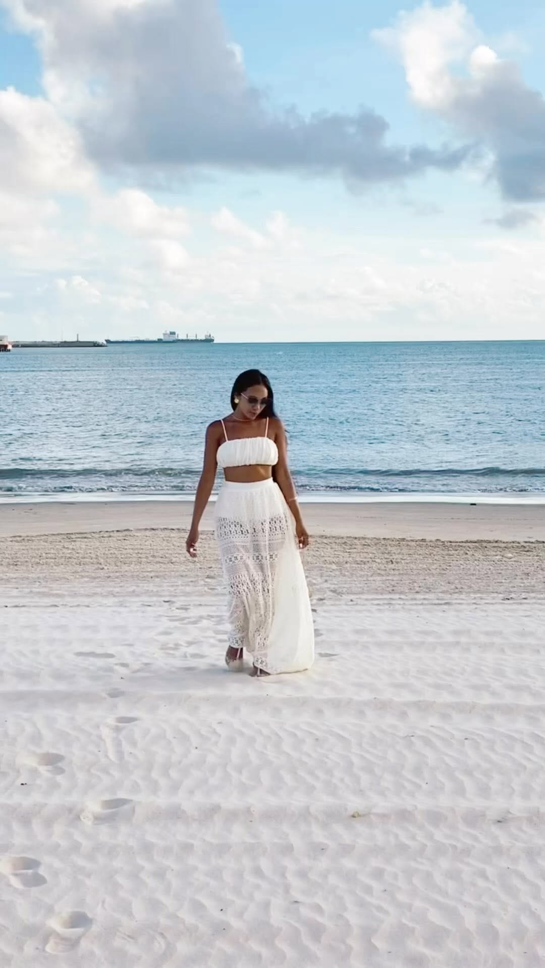 Post 2 by Paula Sousa on Instagram (video)