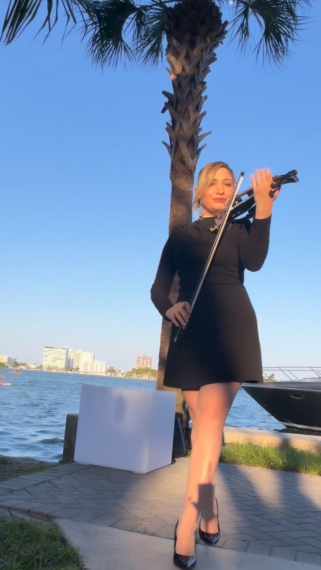 Post 3 by Laura Quintana on Instagram (video)