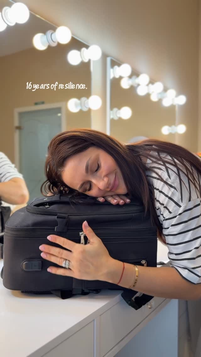 Post 6 by The Glam Studio on Instagram (video)