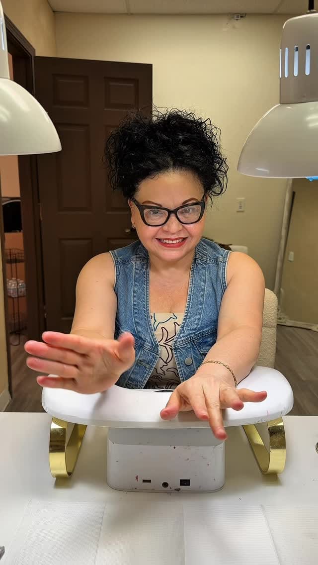 Post 8 by Hazel’s nails 💅🏼 on Instagram (video)