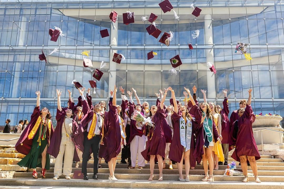 Post 8 by College of Arts and Sciences at Loyola University Chicago on Instagram (image)