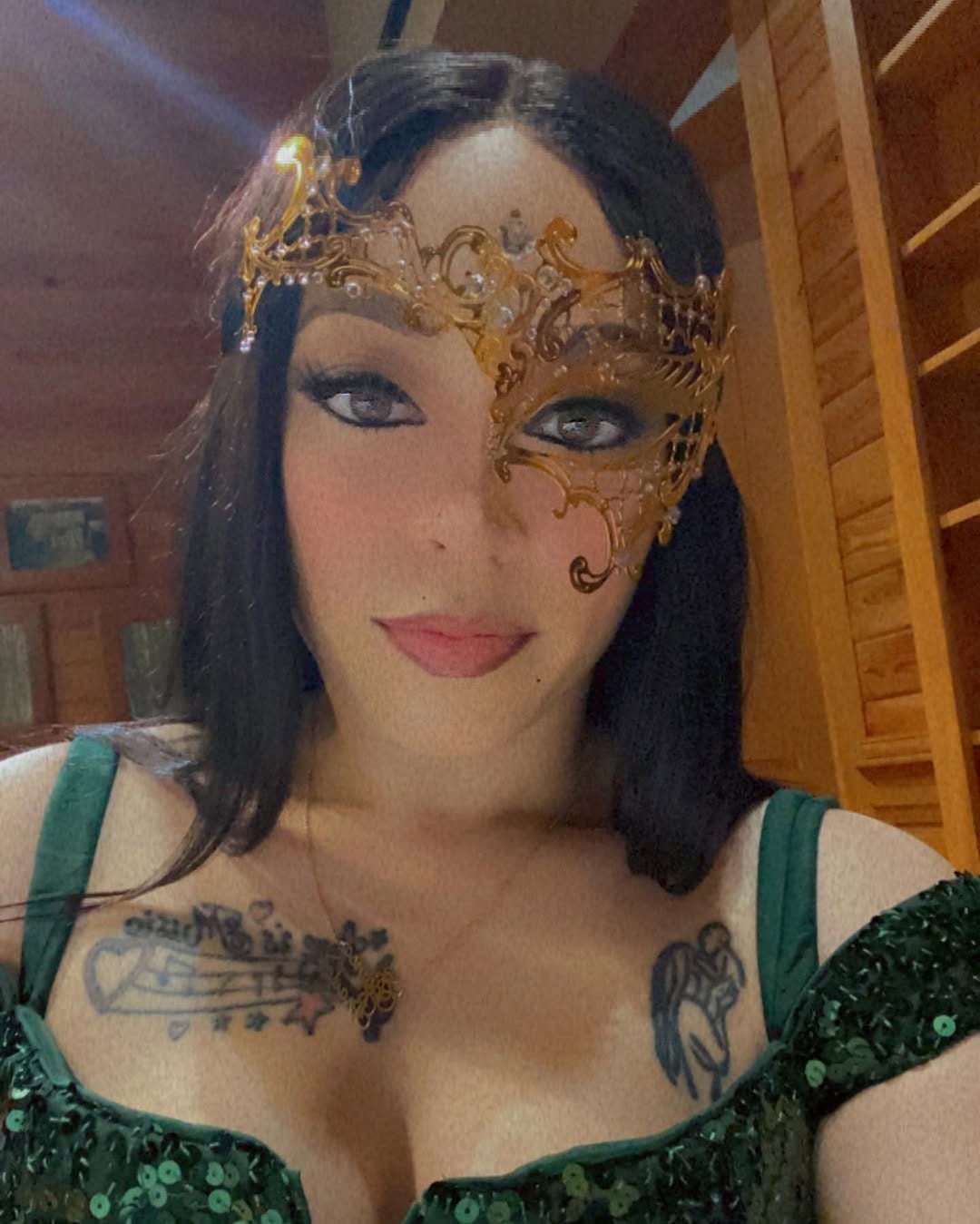 Post 4 by 𝓑𝓲𝓪𝓷𝓬𝓪 𝓡𝓮𝓷𝓮𝓮' on Instagram (carousel)