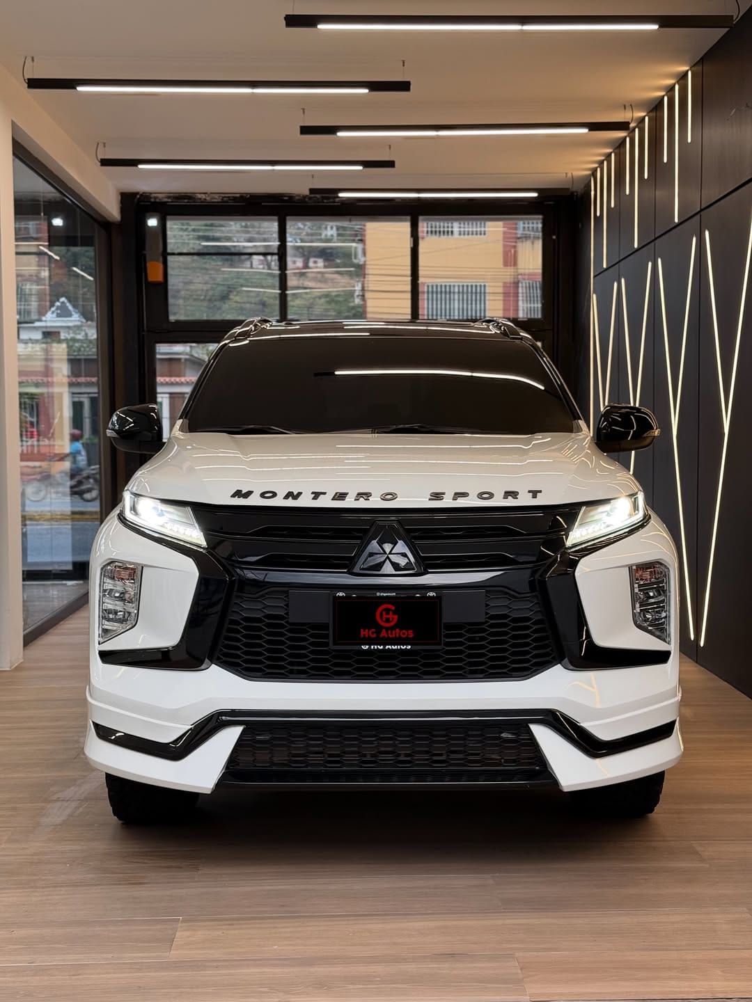 Post 9 by HG Autos, C.A. on Instagram (carousel)