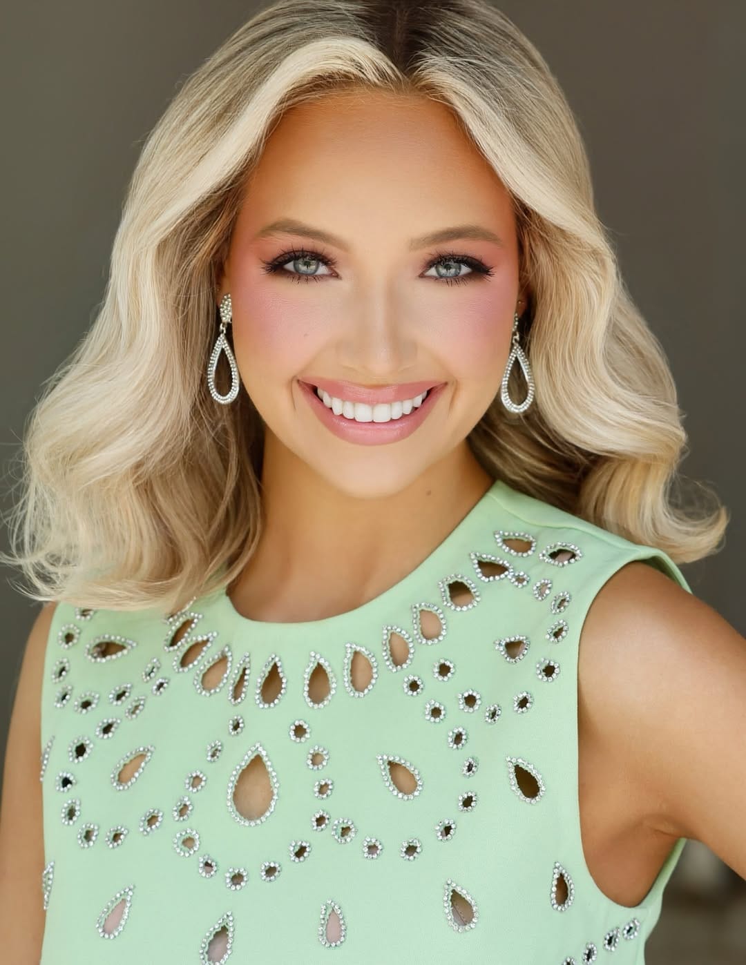 Post 4 by TEXAS MUA - Makenna Henning on Instagram (image)