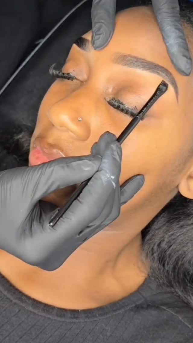 Post 1 by 📍DFW BROW ARTIST| Ombré Brows + Hybrid Henna + Training on Instagram (video)