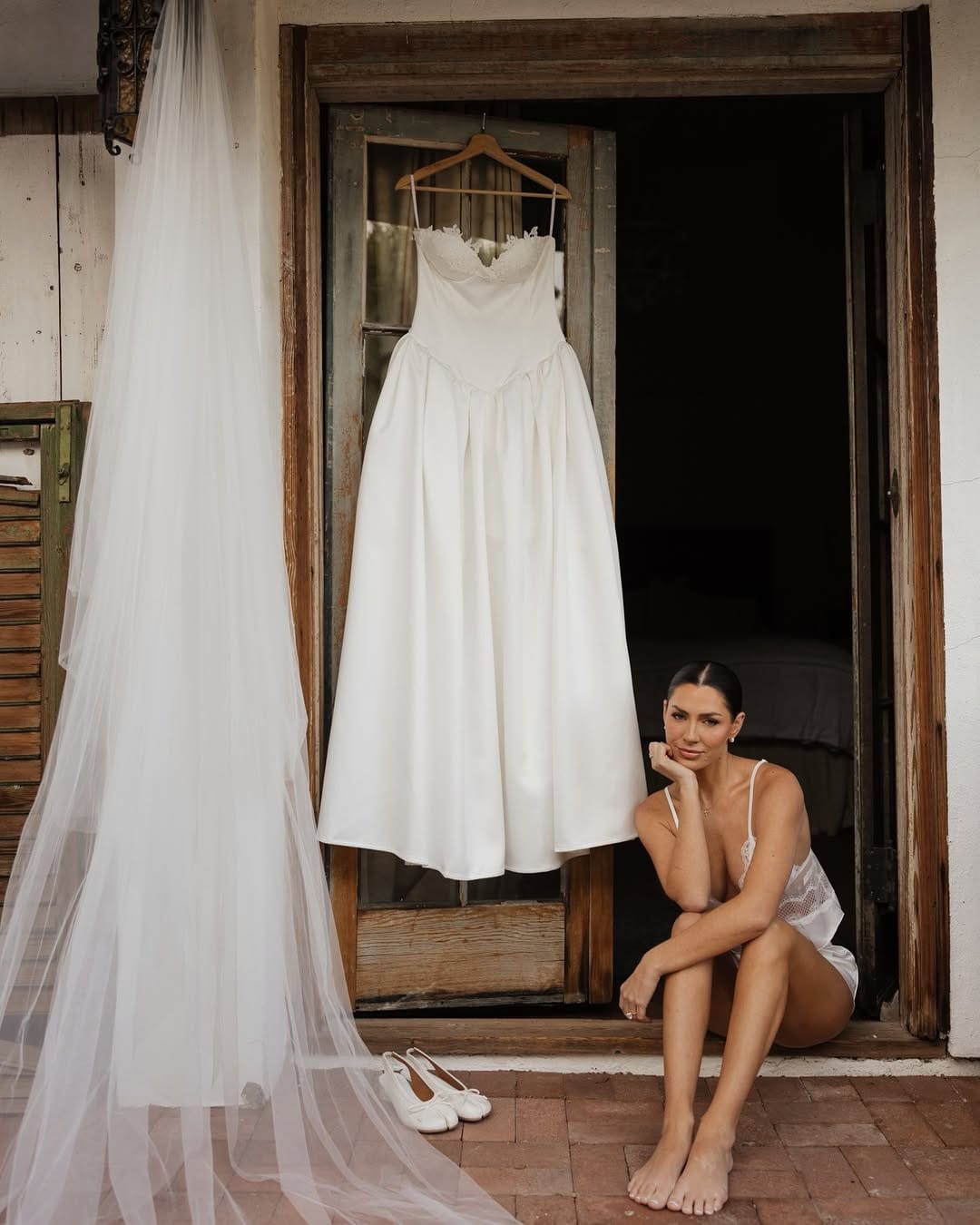 Post 6 by ARIZONA x BOSTON x TRAVEL WEDDING PHOTOGRAPHER on Instagram (carousel)