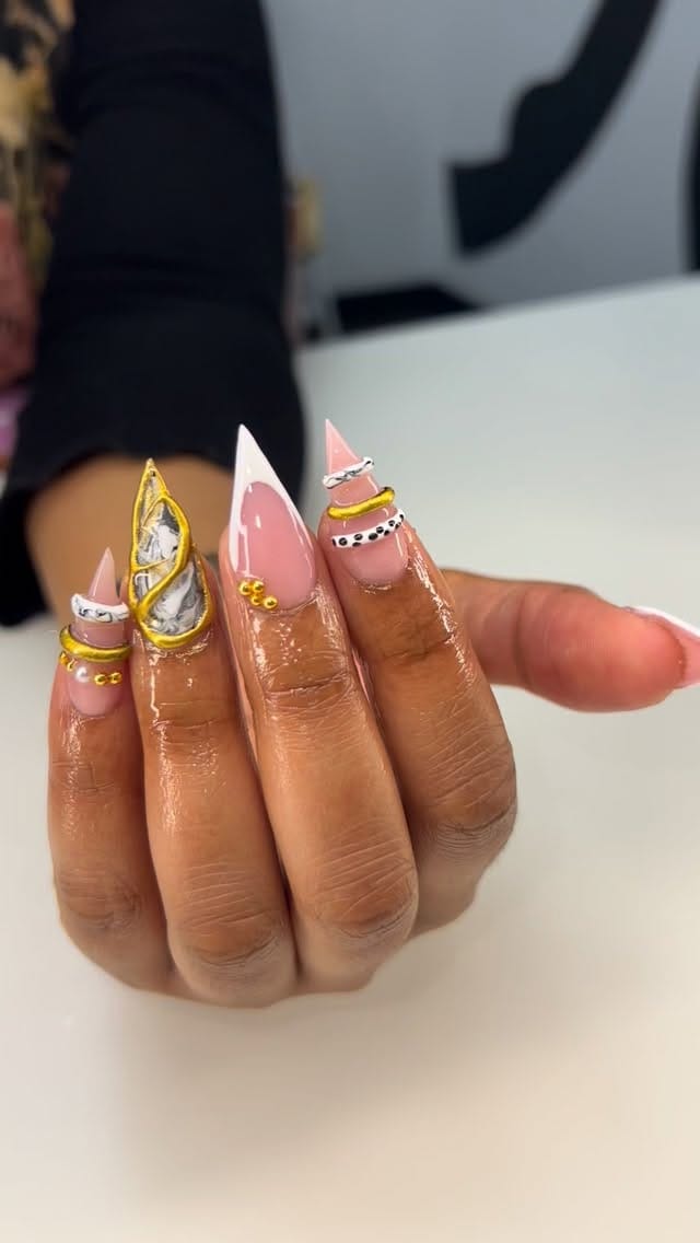 Post 4 by THEE Beauty Boss 💅🏽 on Instagram (video)