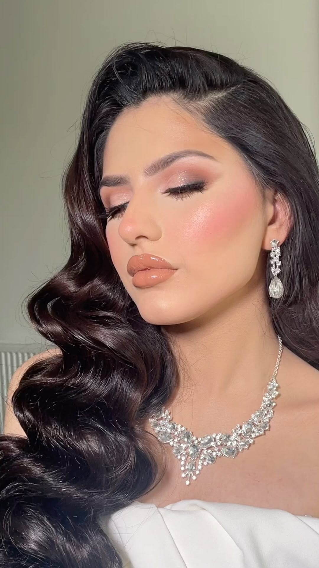 Post 7 by Bridal Makeup Artist on Instagram (video)