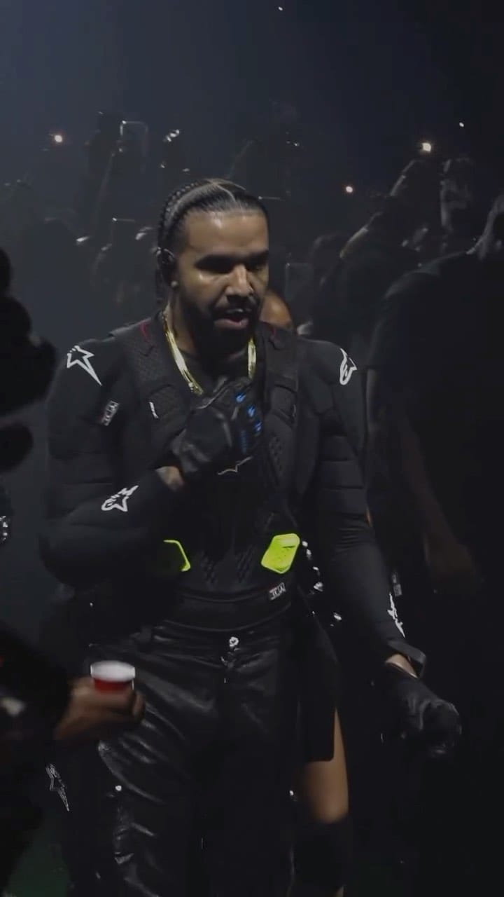 Post 10 by STITCH~CAMERA GOD 🔌 on Instagram (video)