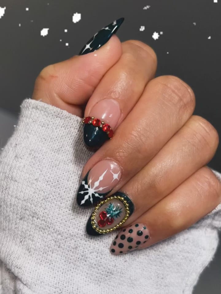 Post 7 by Samia 🪬🇵🇸 on Instagram (carousel)