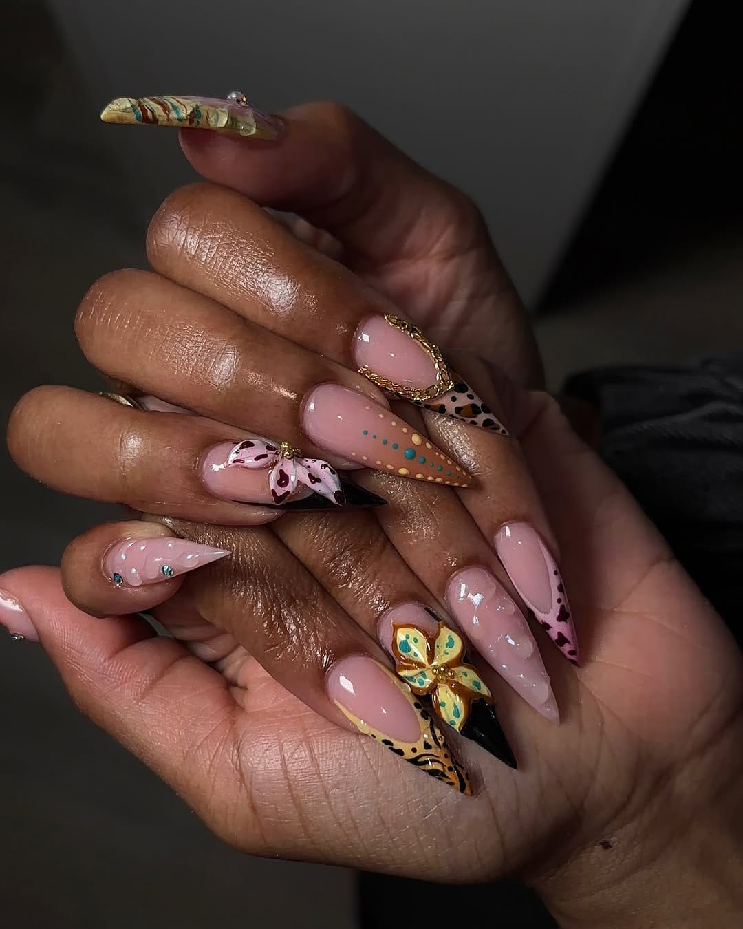 Post 10 by the nail fairy 🧚🏽‍♀️ on Instagram (carousel)