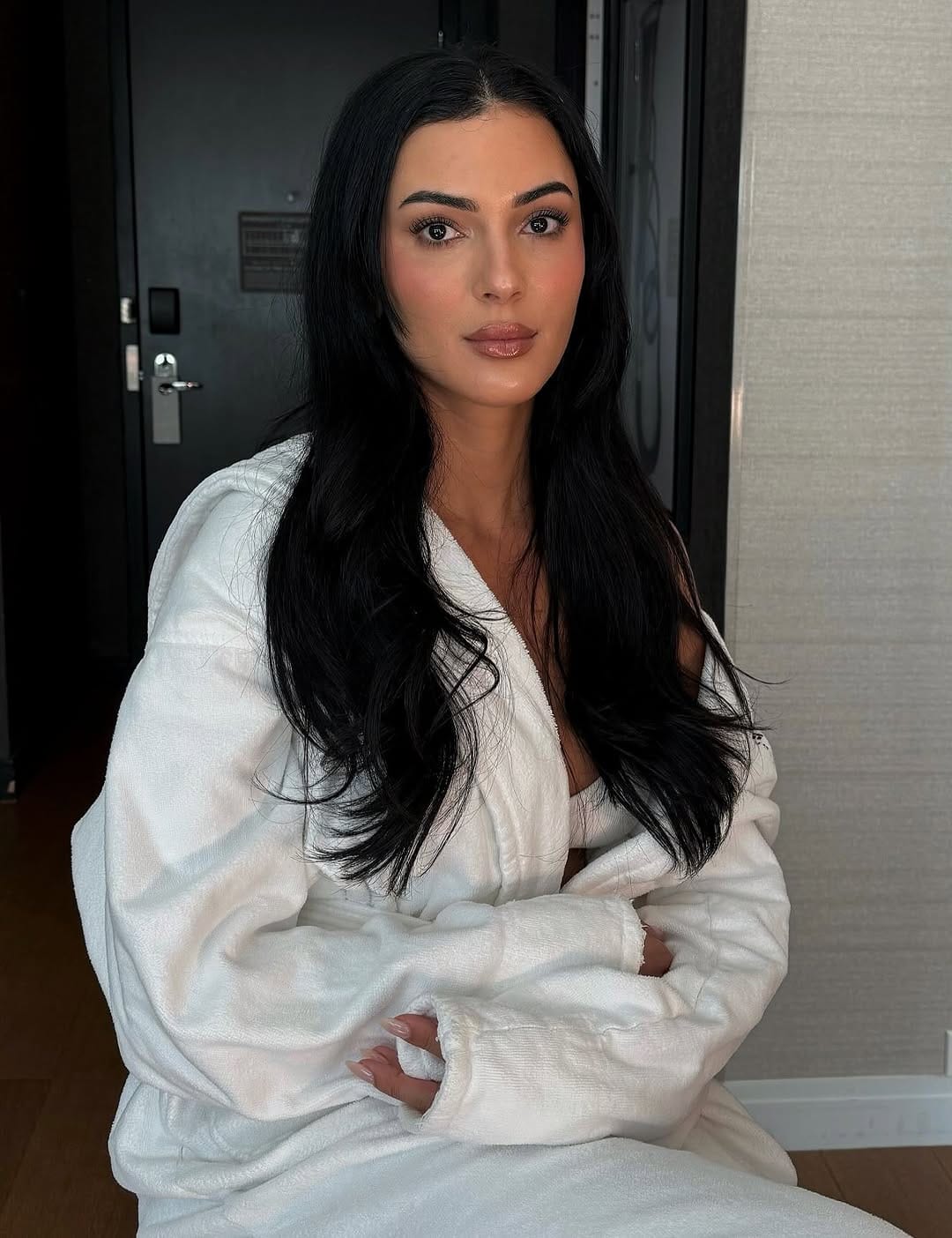 Post 8 by MAKEUP ARTIST on Instagram (carousel)