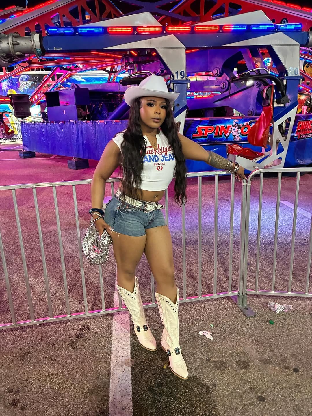Post 1 by @itssssnayyyy on Instagram (carousel)
