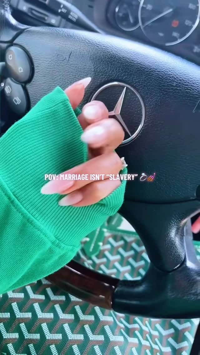 Post 5 by 𝒞𝒾𝒶𝓇𝒶 ℰ𝓁𝒶𝒾𝓃ℯ on Instagram (video)