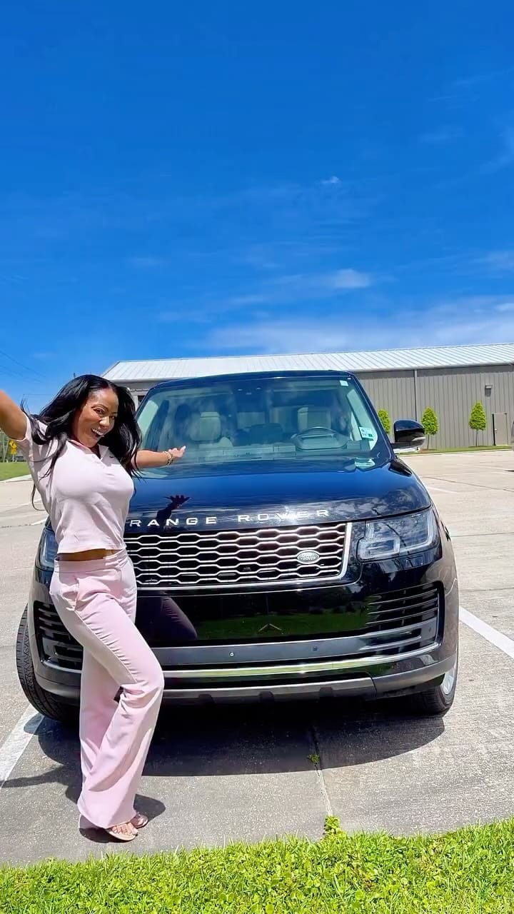 Post 3 by 𝒞𝒾𝒶𝓇𝒶 ℰ𝓁𝒶𝒾𝓃ℯ on Instagram (video)