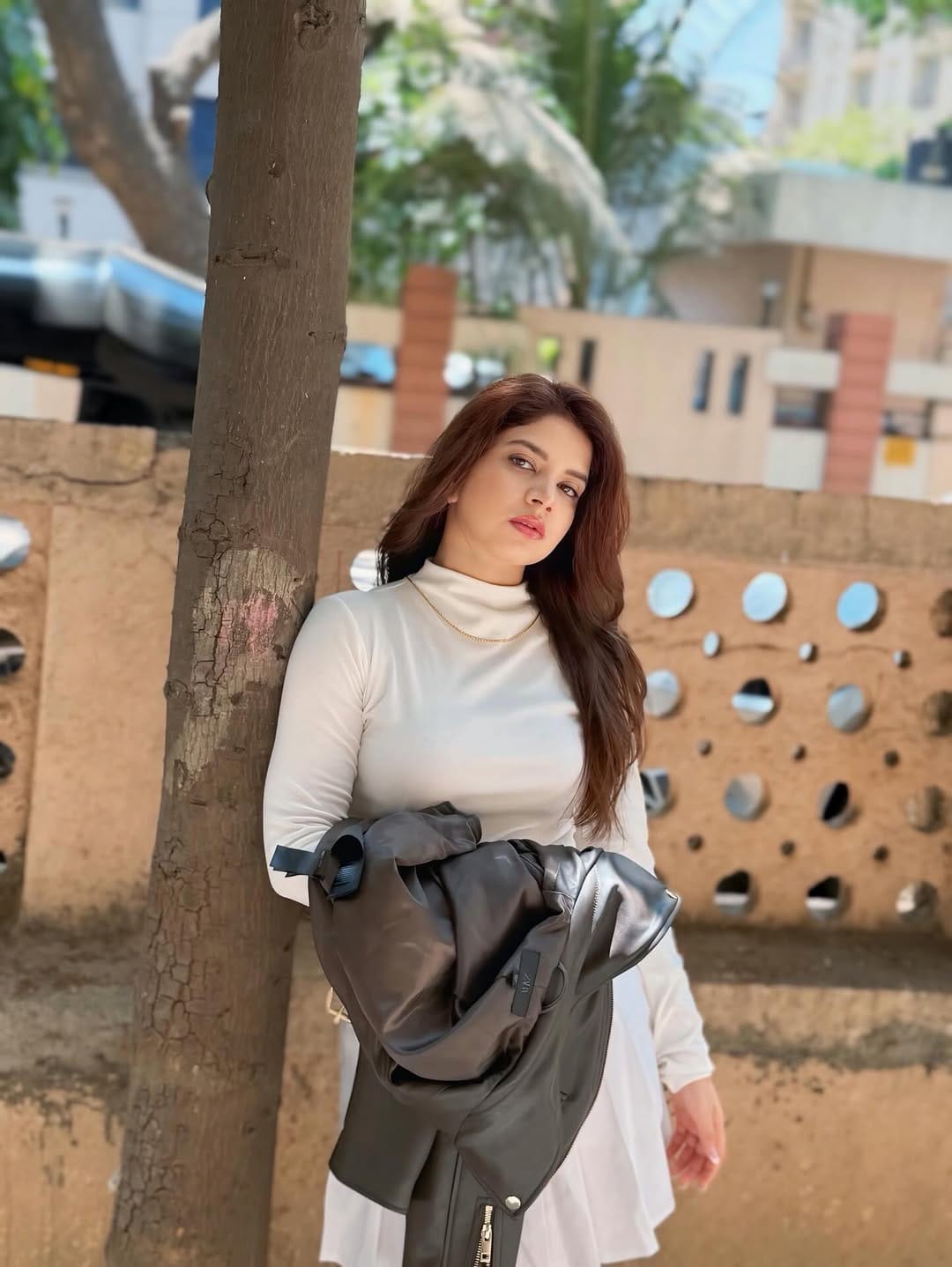 Post 6 by 𝐊𝐚𝐯𝐲𝐚 𝐓𝐡𝐚𝐤𝐮𝐫 on Instagram (carousel)