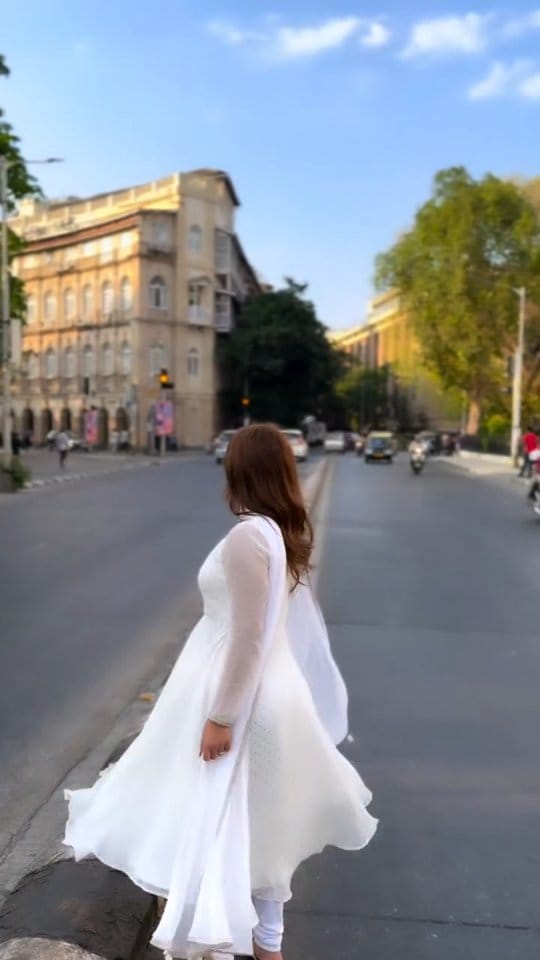 Post 10 by 𝐊𝐚𝐯𝐲𝐚 𝐓𝐡𝐚𝐤𝐮𝐫 on Instagram (video)