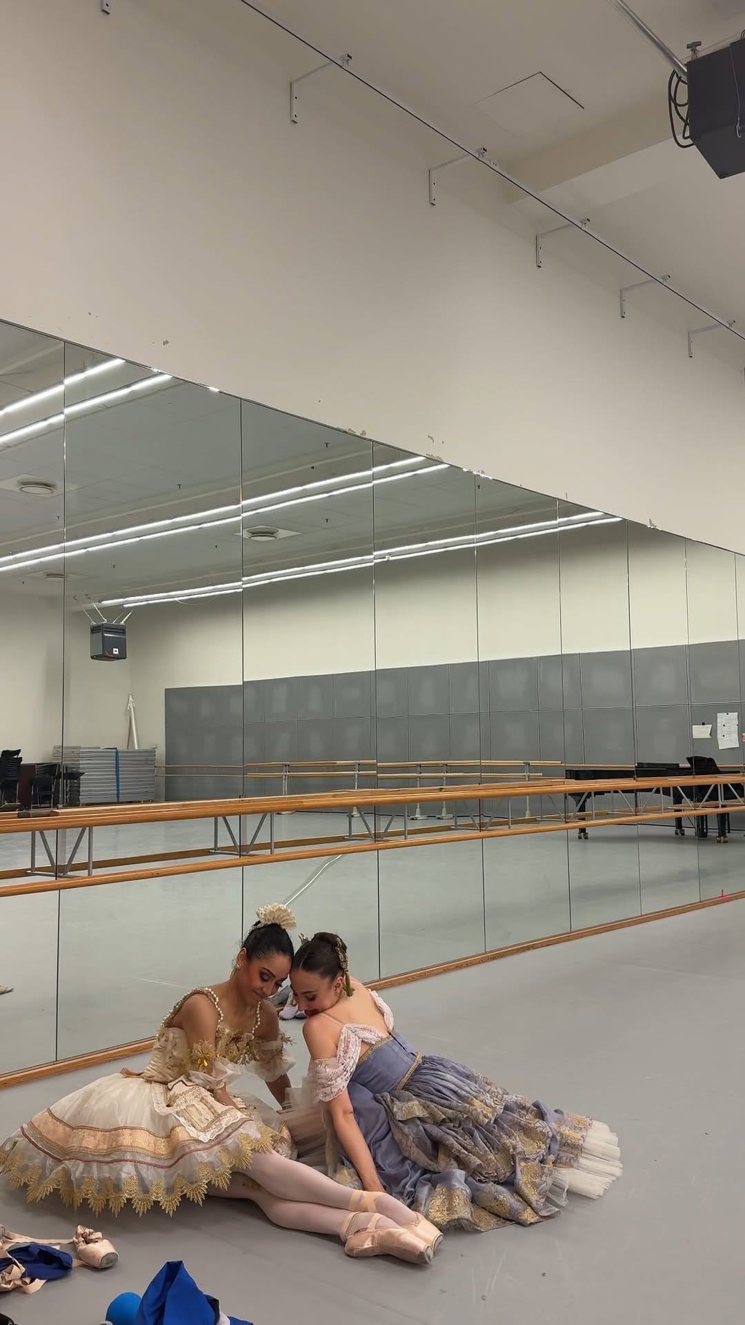Post 2 by NAYARA LOPES 🇧🇷 on Instagram (video)
