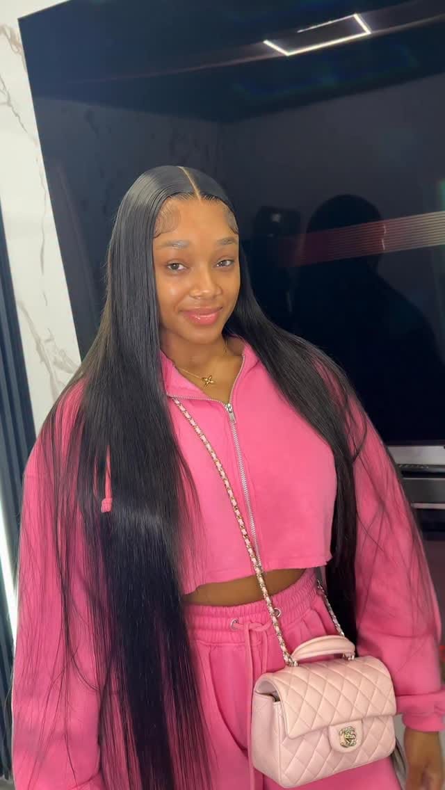 Post 1 by Miamihairsylist🖤 on Instagram (video)