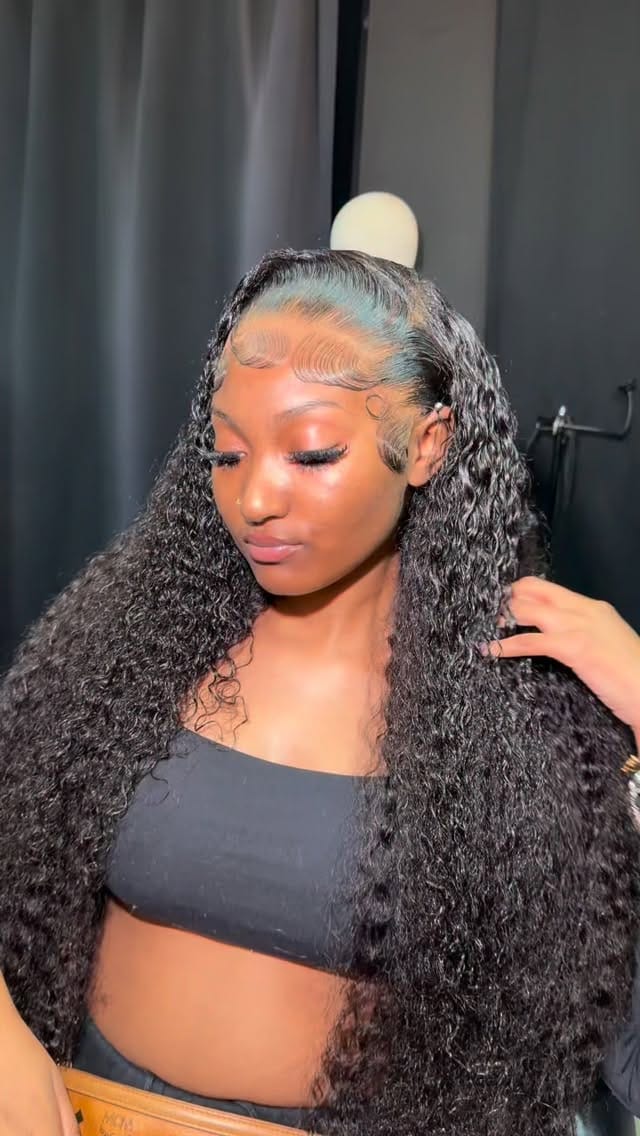 Post 8 by Miamihairsylist🖤 on Instagram (video)