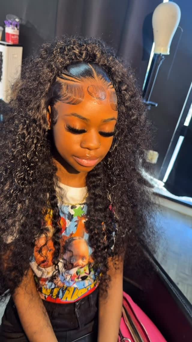 Post 5 by Miamihairsylist🖤 on Instagram (video)