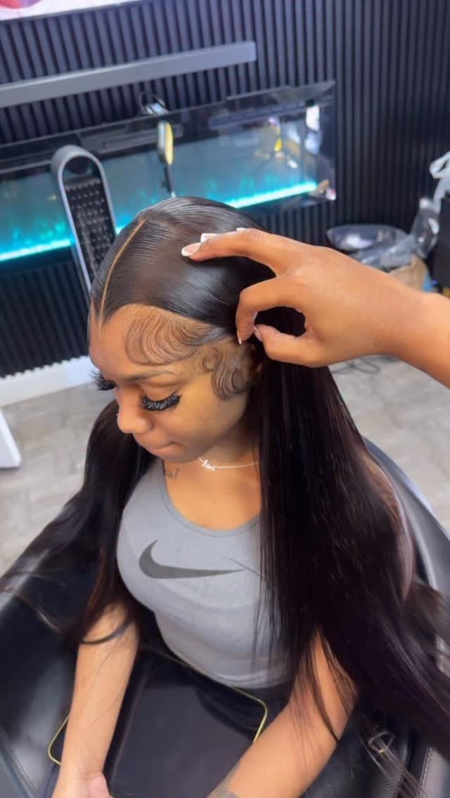 Post 3 by Miamihairsylist🖤 on Instagram (video)
