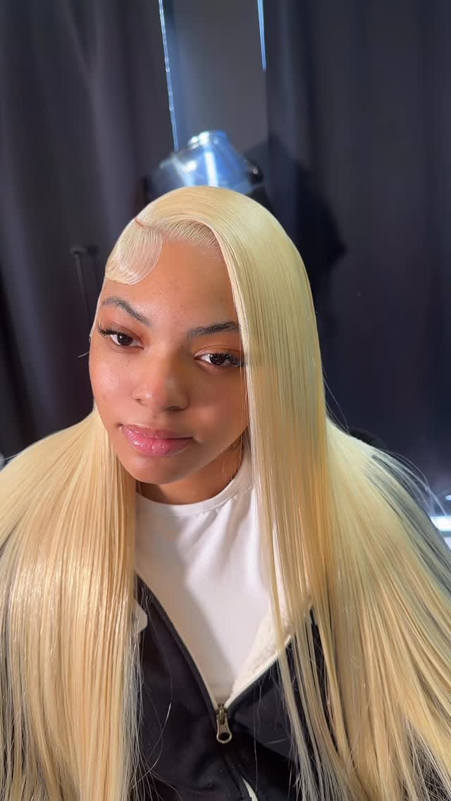 Post 10 by Miamihairsylist🖤 on Instagram (video)